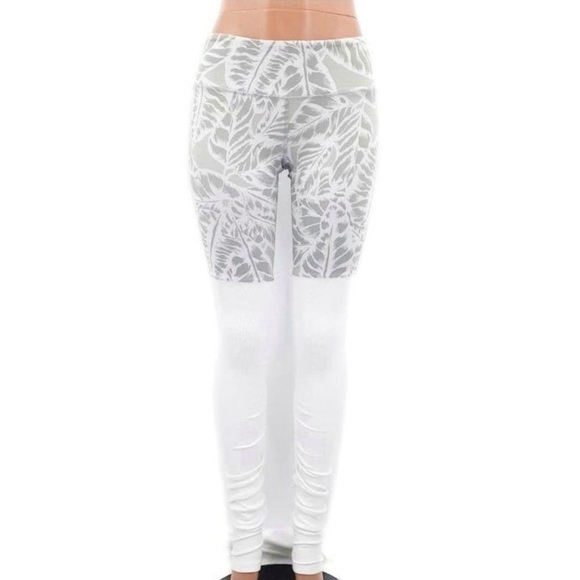 ALO Yoga Goddess Leggings in Palm Springs Print - Picture 2 of 12